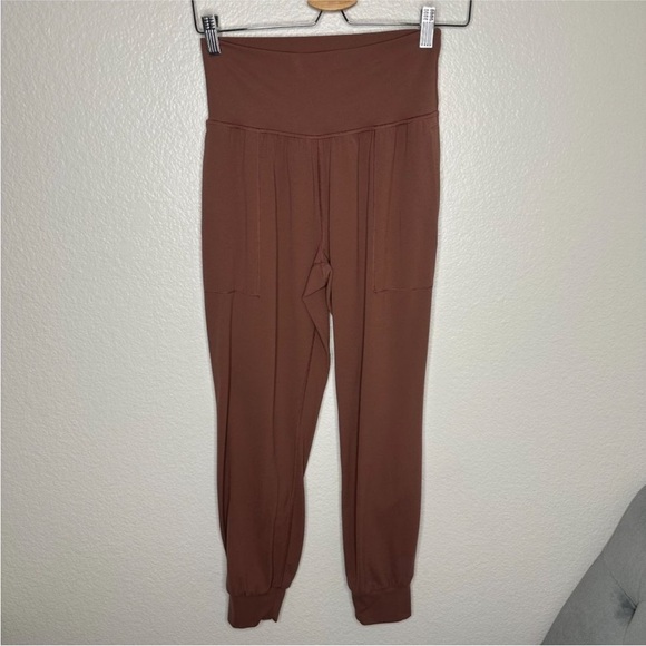 ✨ ATHLETA SALUTATION JOGGERS ✨ - Picture 8 of 12